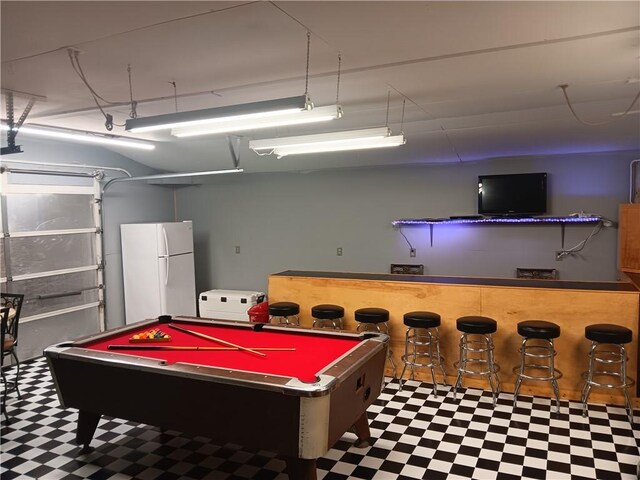 playroom featuring bar and billiards