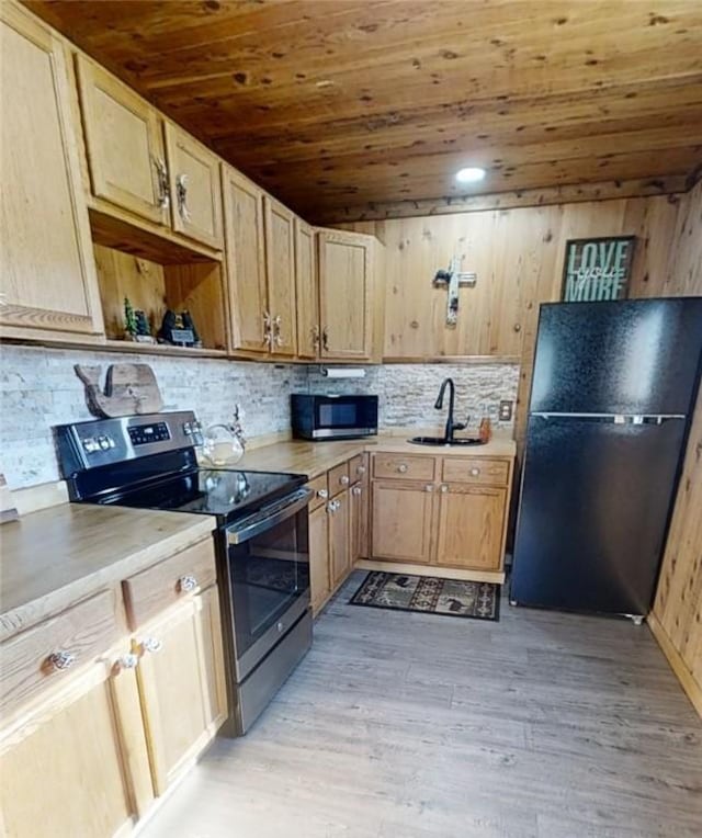 kitchen featuring appliances with stainless steel finishes, sink, light hardwood / wood-style floors, light brown cabinets, and wooden ceiling