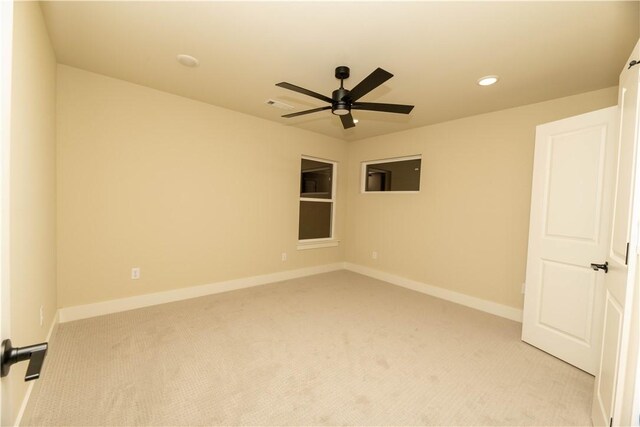 unfurnished room with light carpet and ceiling fan