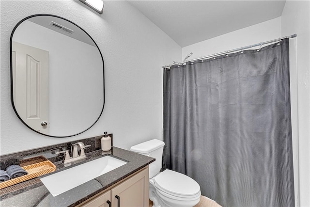 bathroom with a shower with curtain, toilet, and vanity