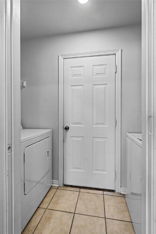 washroom featuring independent washer and dryer and light tile patterned floors