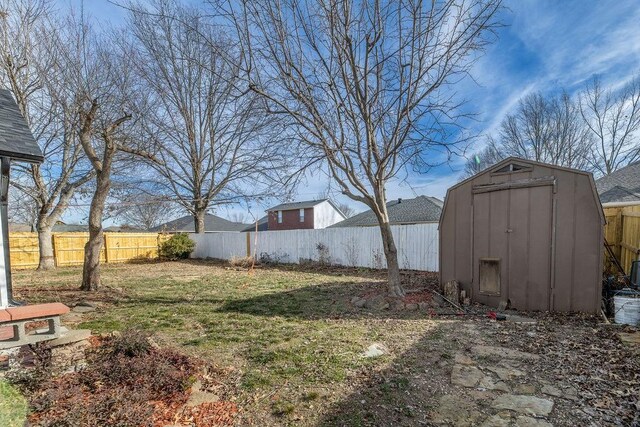 view of yard featuring a storage unit