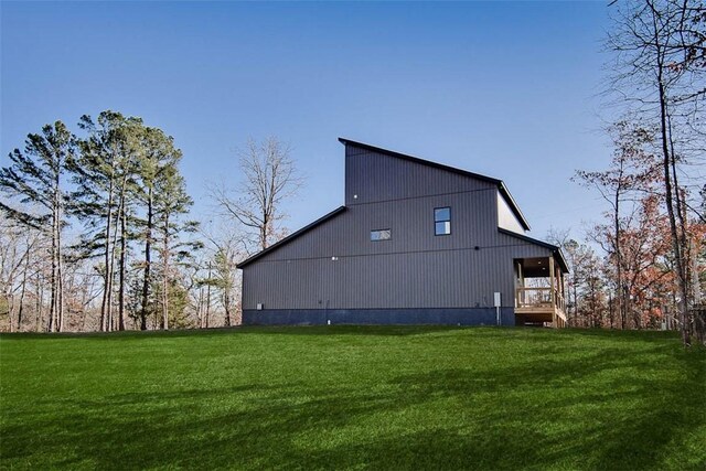 view of side of property with a lawn