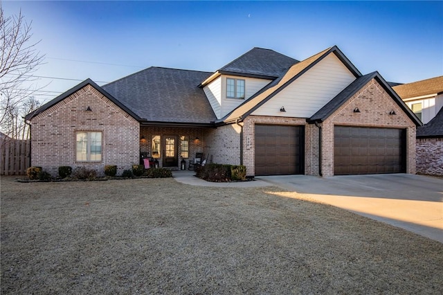 view of front facade featuring a garage and a front yard