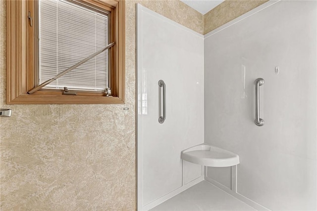9 Marykirk Ln, Bella Vista, AR 72715 - bathroom featuring a shower