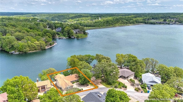 9 Marykirk Ln, Bella Vista, AR 72715 - aerial view of property and surrounding area with a heavily wooded area, property parcel outlined, and a large body of water