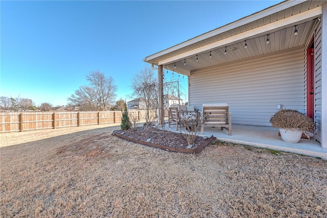 view of yard featuring a patio