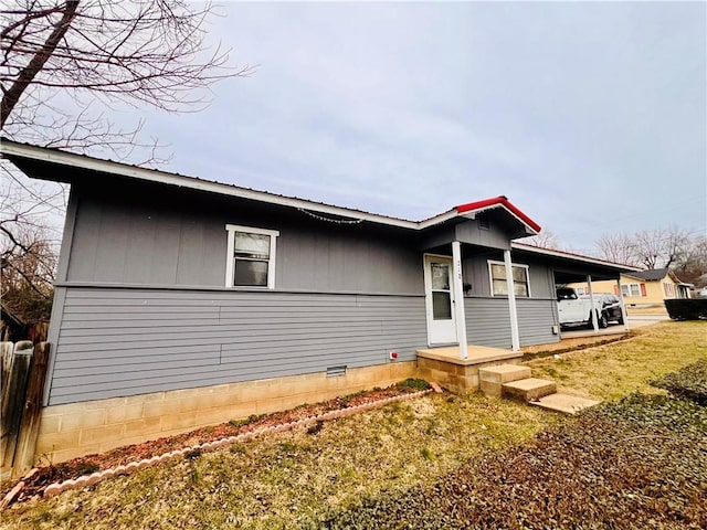 view of front of house featuring a front yard