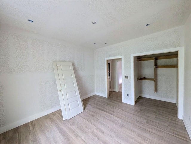 17 Burnham Dr, Bella Vista, AR 72715 - unfurnished bedroom with light wood-type flooring, baseboards, and a closet