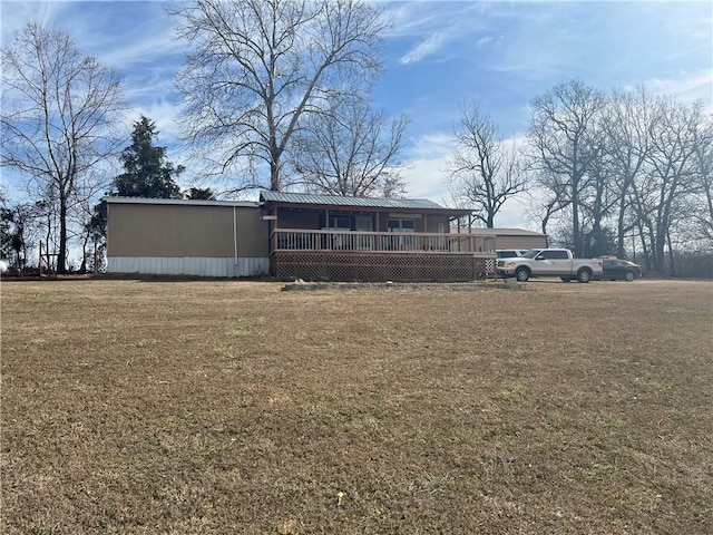 view of front of house with a front lawn