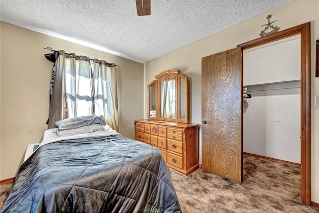 bedroom with light carpet, ceiling fan, and a textured ceiling