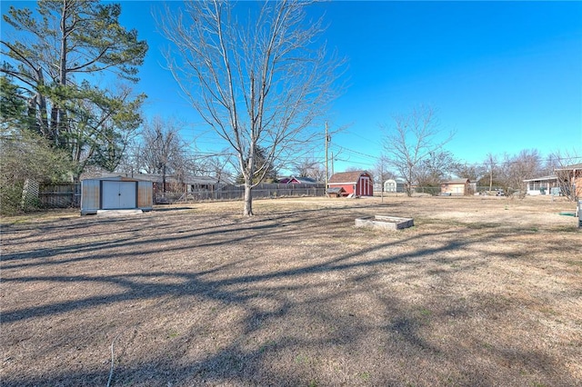 view of yard featuring a storage unit