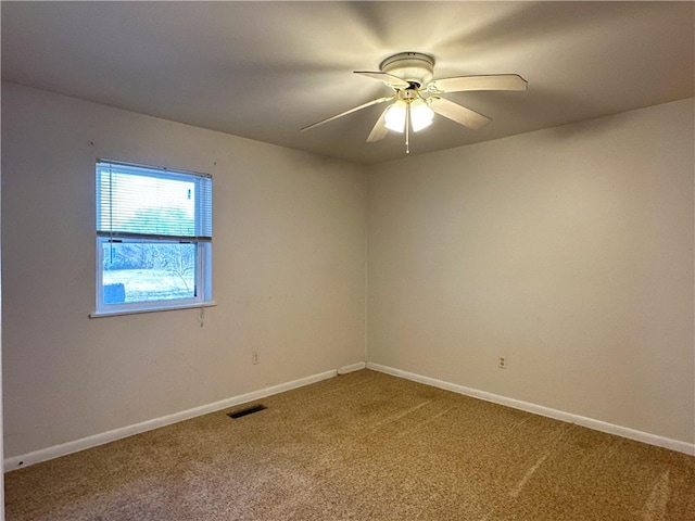 carpeted spare room featuring ceiling fan