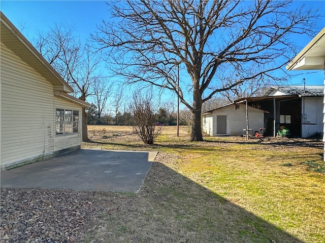 view of yard with a patio