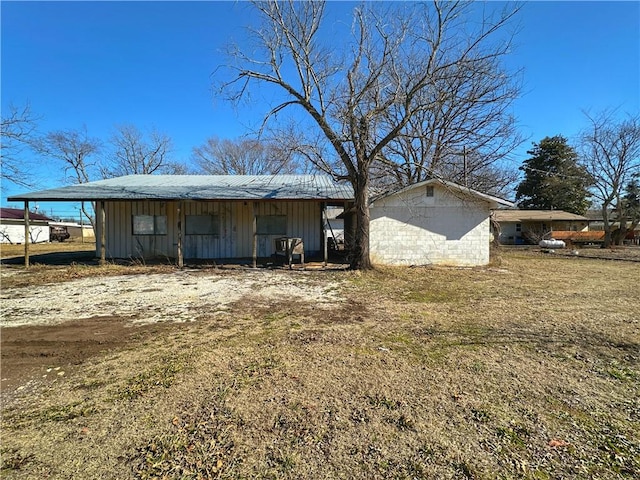 view of outbuilding with a lawn