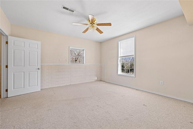 unfurnished room featuring carpet floors and ceiling fan