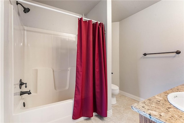 full bath featuring toilet, shower / bathtub combination with curtain, tile patterned floors, baseboards, and vanity