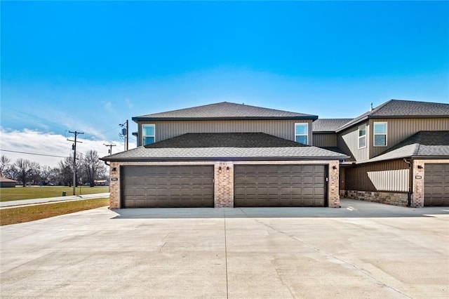 view of front facade with a garage