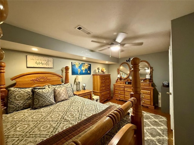 bedroom featuring ceiling fan