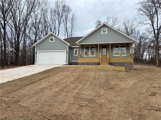 view of front facade featuring a garage and covered porch