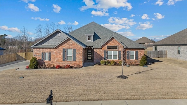 view of front of home featuring a front yard