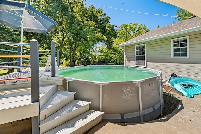 view of swimming pool