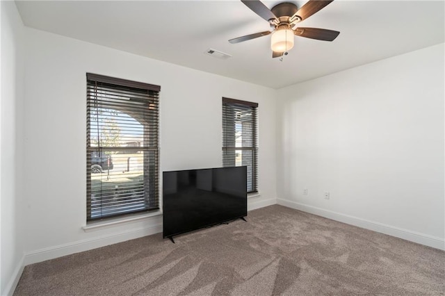 carpeted empty room featuring ceiling fan