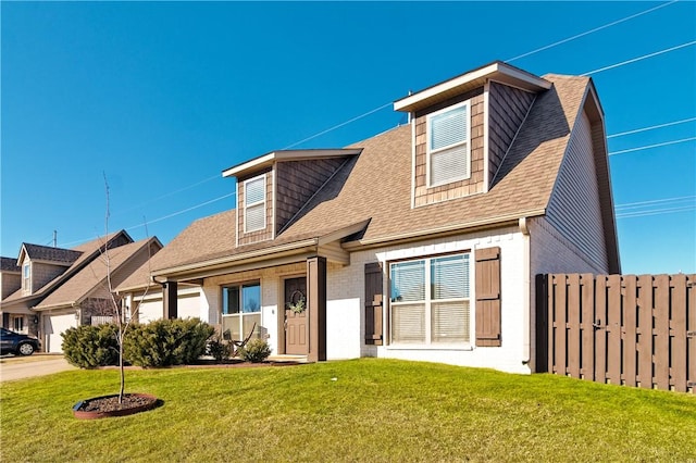 cape cod house featuring a front lawn