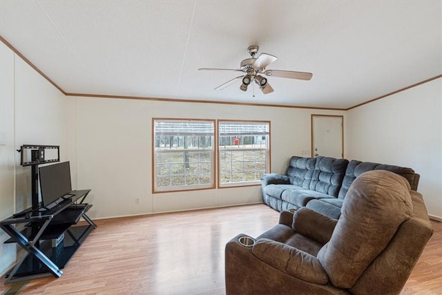 living room featuring light hardwood / wood-style flooring, ornamental molding, and ceiling fan