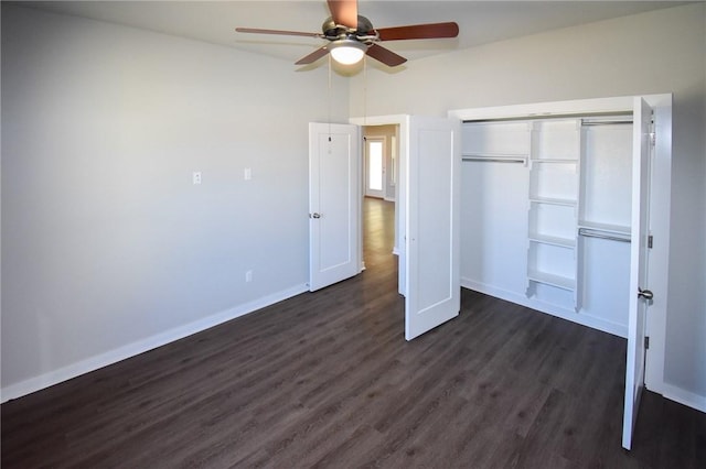 unfurnished bedroom with dark wood-type flooring, ceiling fan, and a closet