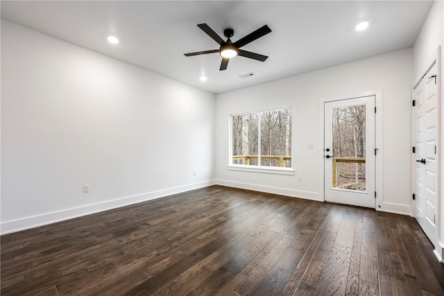 unfurnished room with dark wood-type flooring and ceiling fan