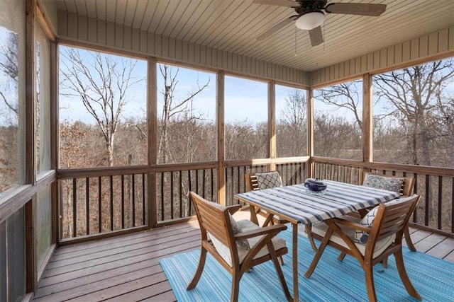 sunroom / solarium featuring ceiling fan