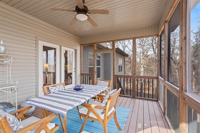 sunroom / solarium featuring ceiling fan