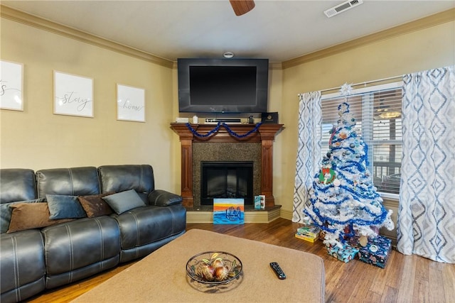 living room with crown molding, ceiling fan, and hardwood / wood-style flooring