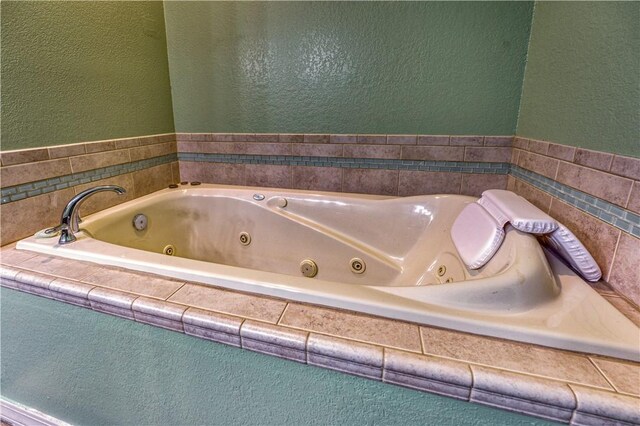 bathroom featuring tiled tub