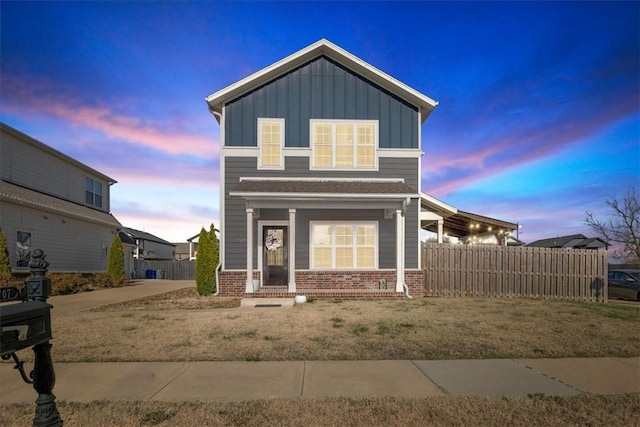 view of front of home featuring a lawn