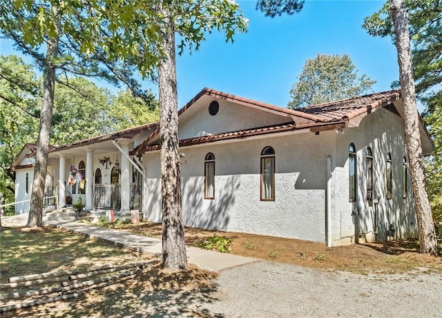 view of front facade with covered porch