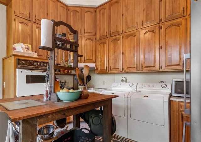 laundry area with washing machine and dryer