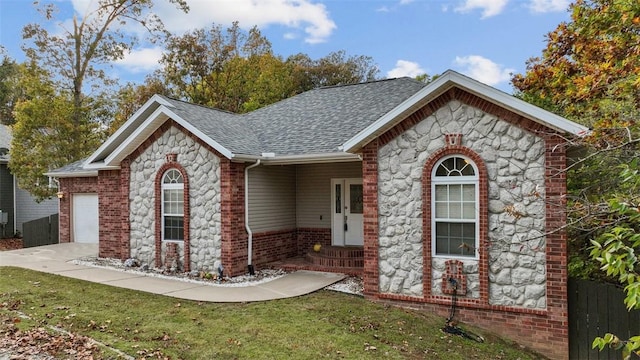 view of front of house featuring a garage and a front yard