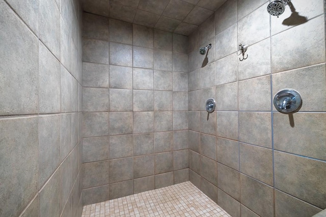 full bath featuring tiled shower