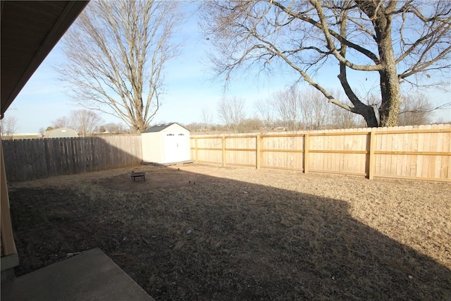 view of yard with a storage shed