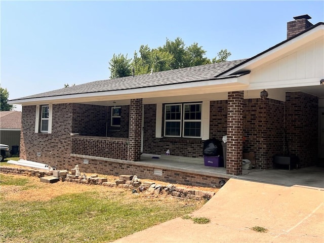 view of front of home with a front yard and a patio area