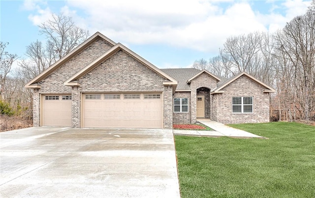 view of front facade with a garage and a front yard