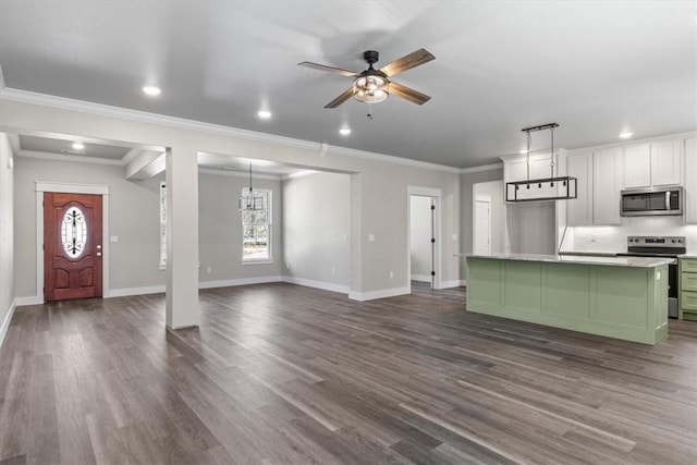 kitchen featuring decorative light fixtures, a center island, green cabinetry, and appliances with stainless steel finishes