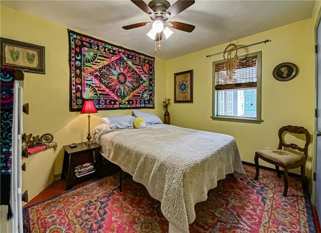 bedroom with ceiling fan