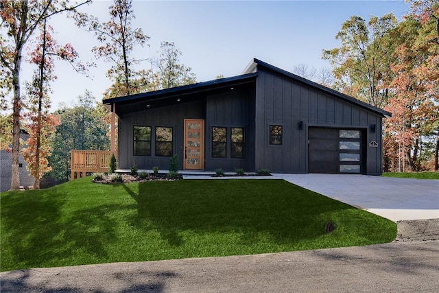 view of front of house with a garage and a front yard