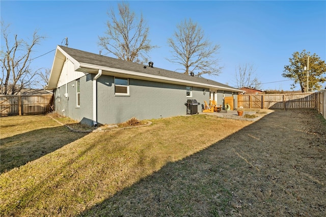 back of house featuring a yard