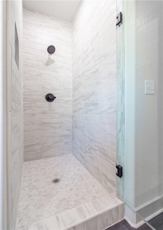 1200 Carrara St, Tontitown, AR 72762 - bathroom featuring a shower stall