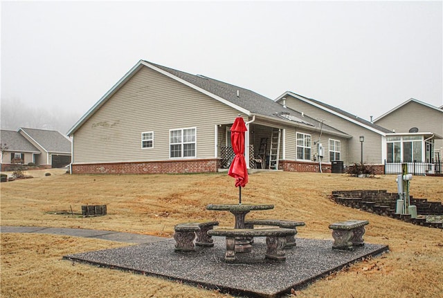 view of front facade with a front lawn