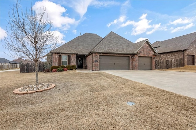 view of front facade featuring a garage and a front yard